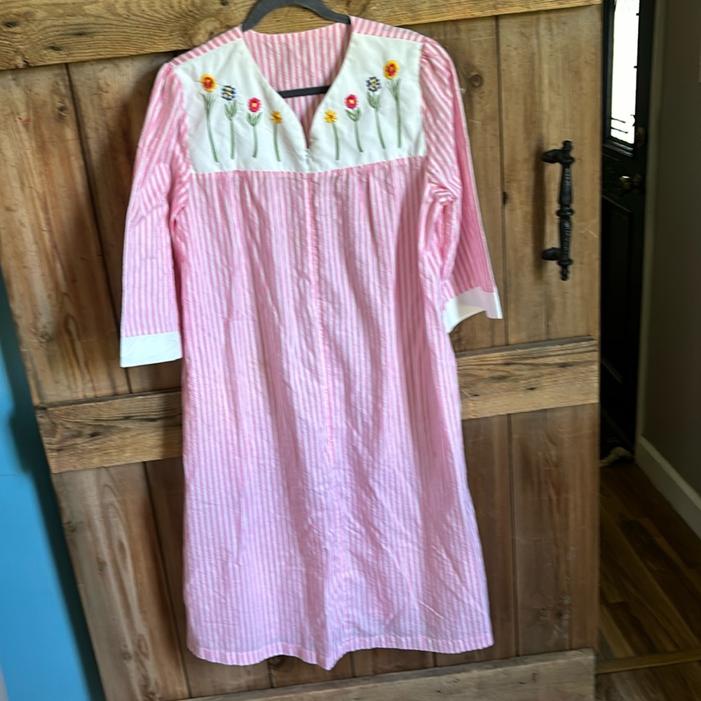 Vintage embroidered house coat!